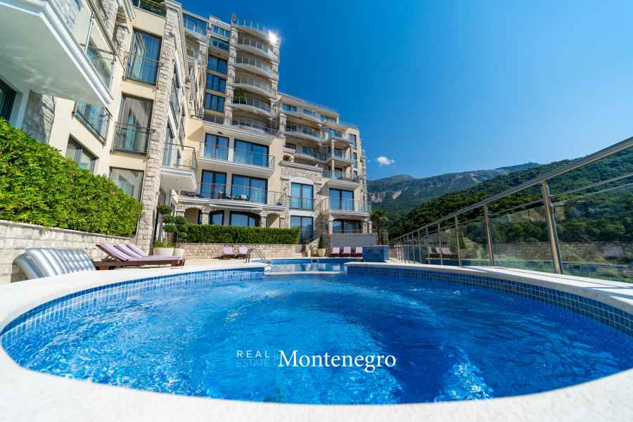 Apartment with swimming pool and seaview for sale in Becici